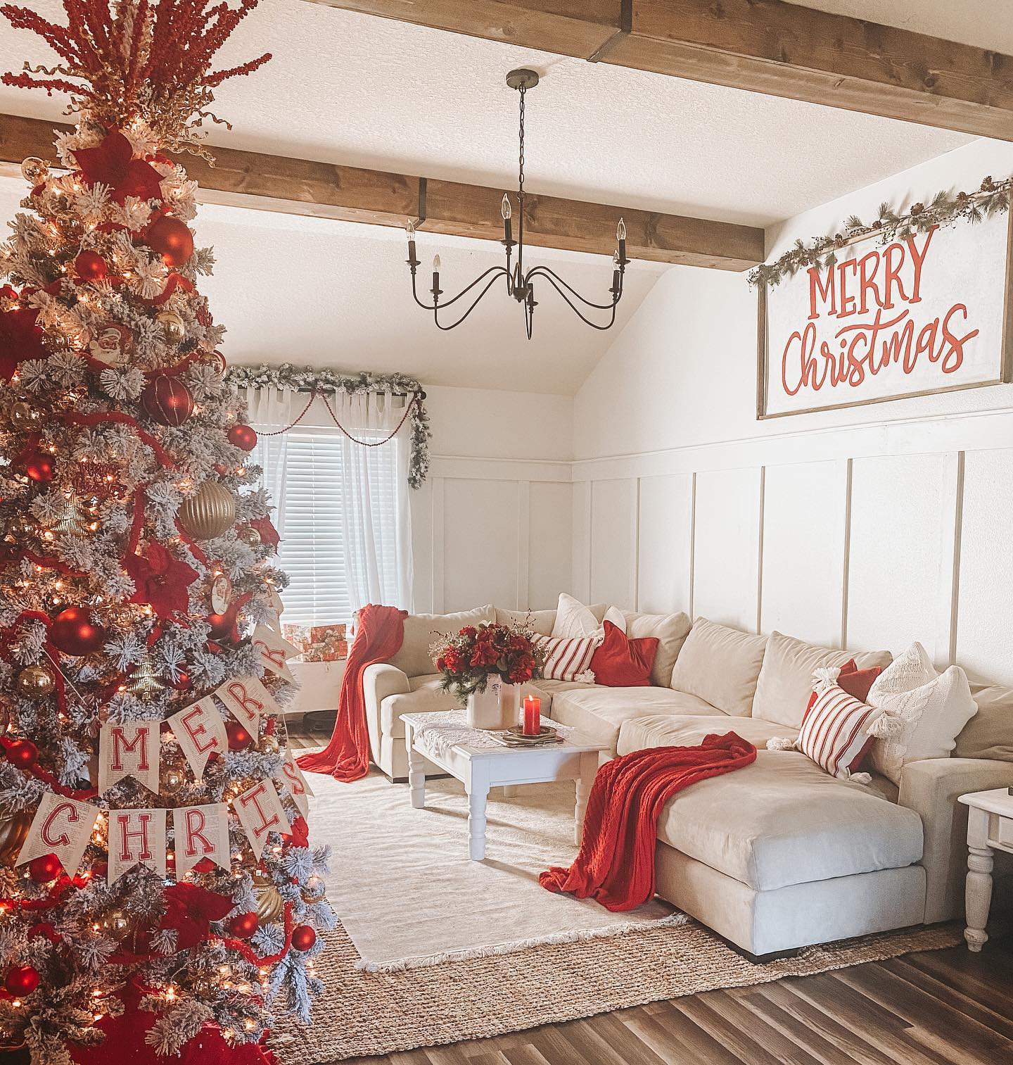 Christmas Rugs: Deck the Halls with Festive Rugs - The Roll-Out