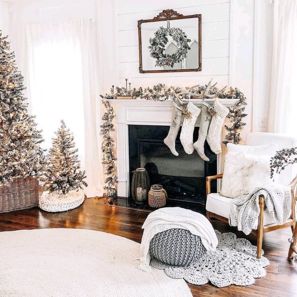 Holiday Mantel Ideas: Festive Ways to Dress Up Your Space this Season