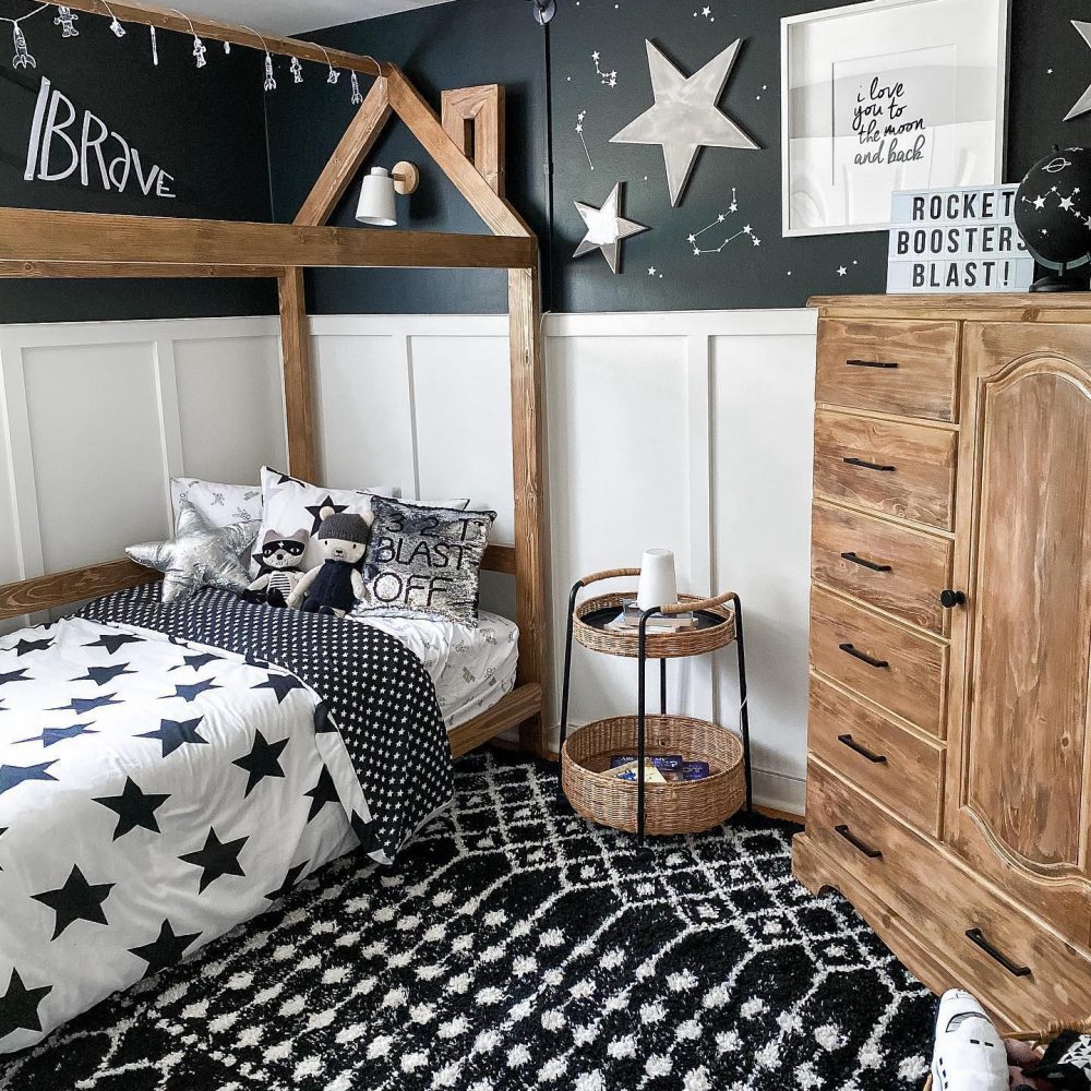 Notice how this bedroom blasts off thanks to the black-and-white rug.