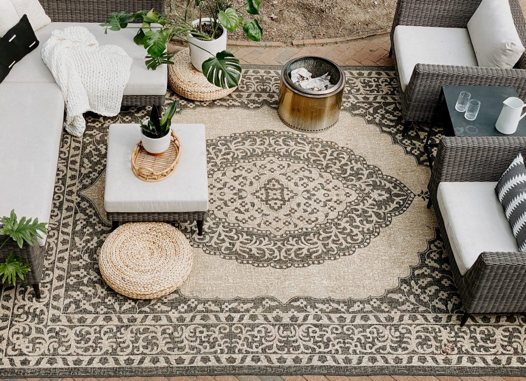 Outdoor Rug Size: Choose the Ideal Style for the Porch, Patio, and