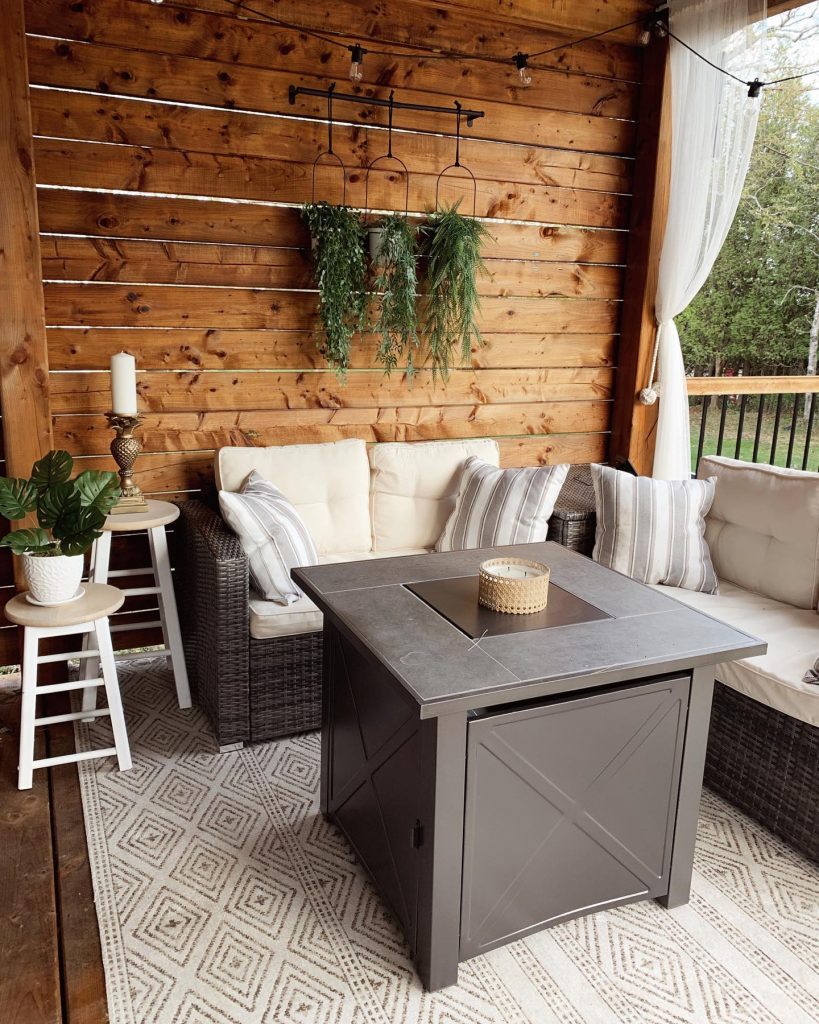 Indoor/outdoor striped with tassels area rug in beige