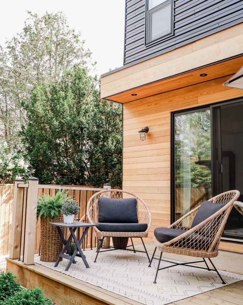 Balcony Rug Ideas: Pick an Outdoor Rug for Your Veranda
