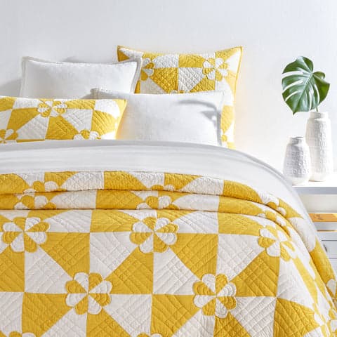 Sunny Side Quilt | Yellow