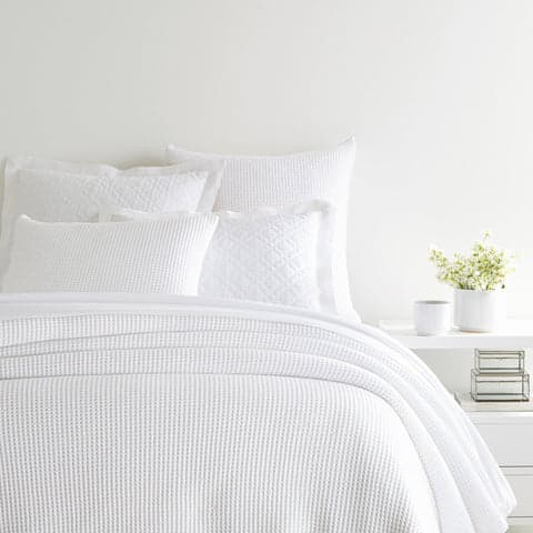 Bubble Matelasse Coverlet | White